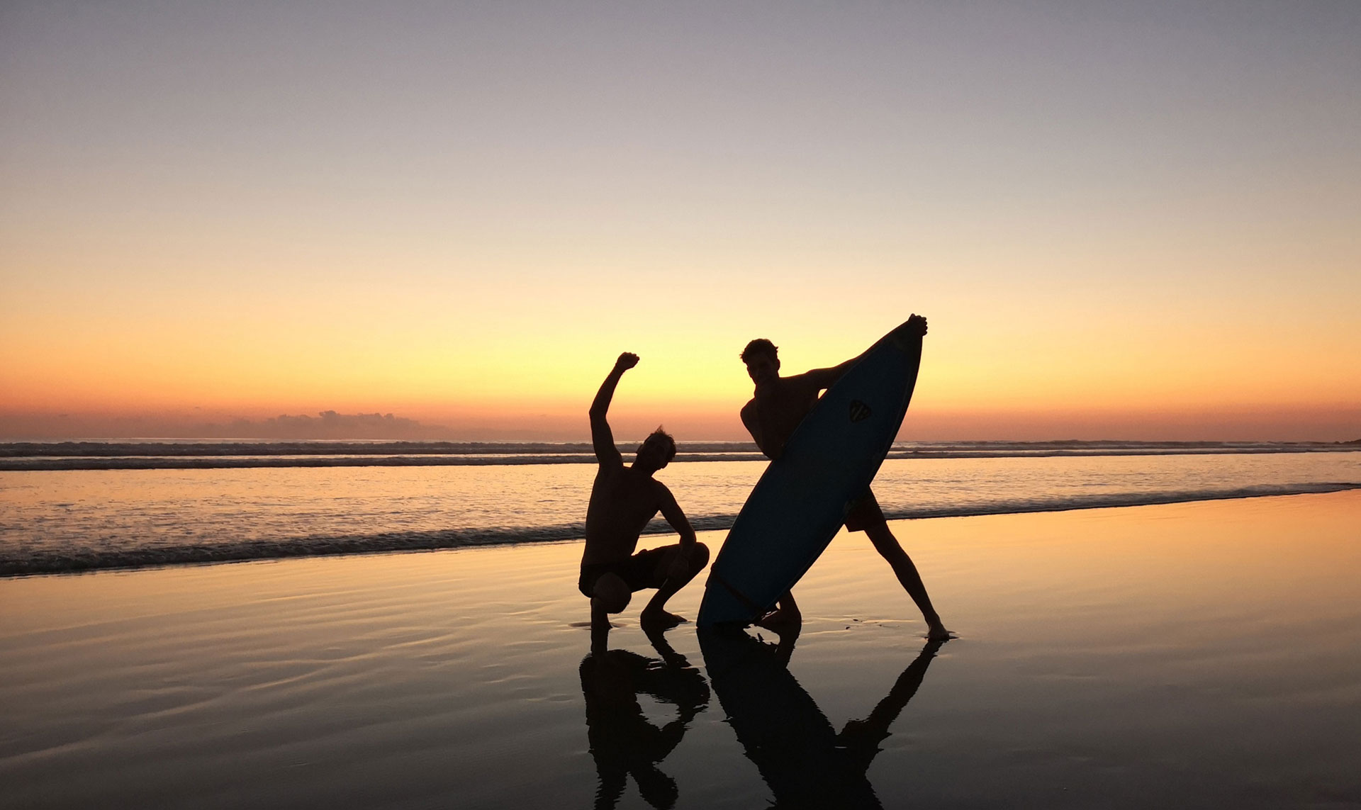 surfing-playa-hermosa